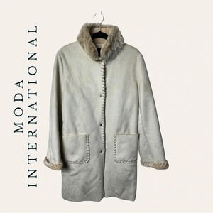 Moda INTERNATIONAL FAUX FUR AND FAUX SUEDE LONG COAT SIZE MEDIUM‎ BEIGE BUTTONS